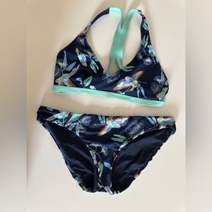 Patagonia Turn Bikini top and bottom, medium, barely used, in great condition!